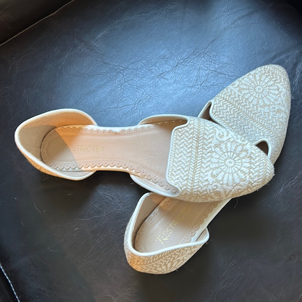 Size 10 Flat, White with gold design